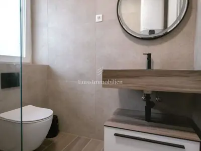 Privlaka – stan s krovnom terasom i pogledom na more - 11