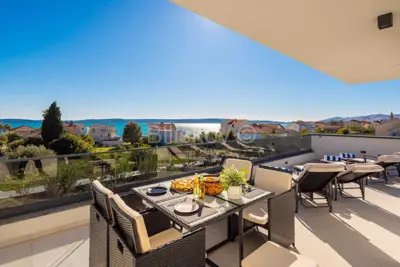 Dvojna kuća 230 m², Kaštel Kambelovac, 100 m od plaže - 14