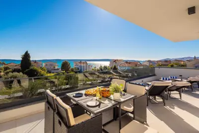 Doppelhaushälfte 230 m², Kaštel Kambelovac, 100 m von der Strand entfernt - 14