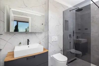 Doppelhaushälfte 230 m², Kaštel Kambelovac, 100 m von der Strand entfernt - 12