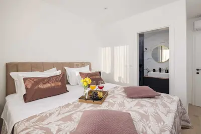 Doppelhaushälfte 230 m², Kaštel Kambelovac, 100 m von der Strand entfernt - 8