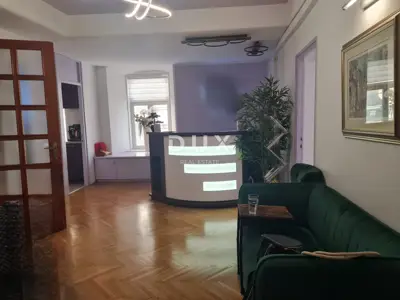 RIJEKA, CENTAR - Commercial space with a spacious terrace, 4 rooms, 121 m²