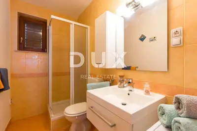 Haus 220 m², Klenovica - 11 Zimmer und 5 Badezimmer - 10