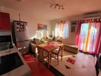 Haus 220 m², Klenovica - 11 Zimmer und 5 Badezimmer - 2