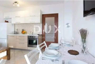 Haus 220 m², Klenovica - 11 Zimmer und 5 Badezimmer - 8