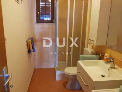 Haus 220 m², Klenovica - 11 Zimmer und 5 Badezimmer - 11
