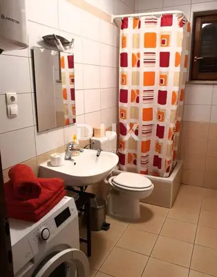 Haus 220 m², Klenovica - 11 Zimmer und 5 Badezimmer - 9
