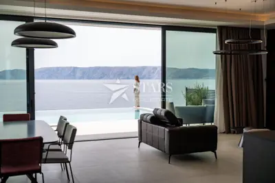 Vila 187 m², Povile - prvi red do mora