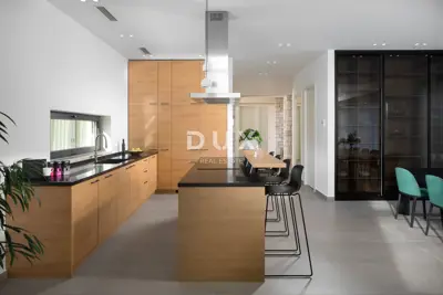 Villa 360 m², Bale - designer interior and heated pool - 16