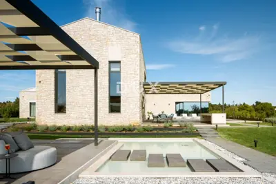 Villa 360 m², Bale - designer interior and heated pool - 2