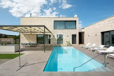 Villa 360 m², Bale - designer interior and heated pool - 3