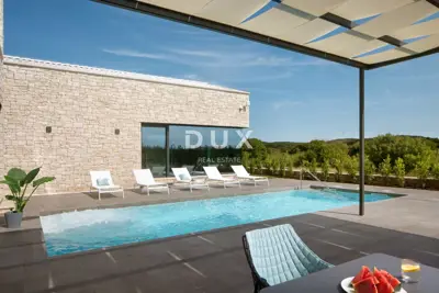 Villa 360 m², Bale - designer interior and heated pool - 4