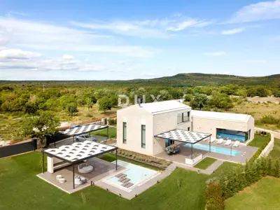 Villa 360 m², Bale - designer interior and heated pool
