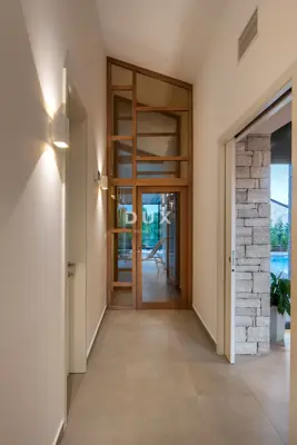 Villa 360 m², Bale - designer interior and heated pool - 11