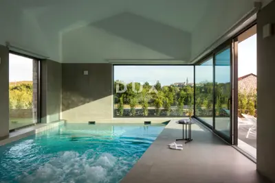 Villa 360 m², Bale - designer interior and heated pool - 10