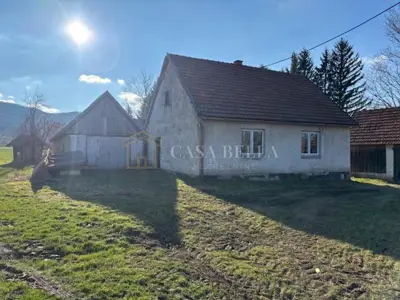 Ländliches Anwesen, Plaški-Lapat, Obstgarten und Bach