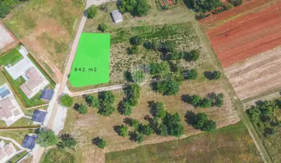 Building plot 842 m², Poreč - quiet location