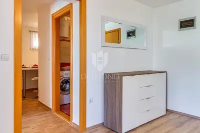 Apartmenthaus 450 m², Busoler Pula - Pool und Parkplatz - 9