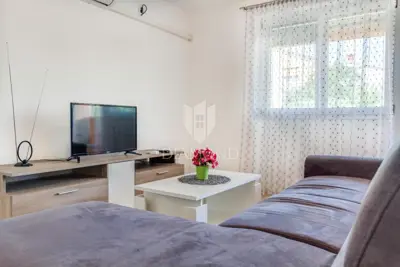 Apartmenthaus 450 m², Busoler Pula - Pool und Parkplatz - 6
