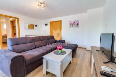 Apartmenthaus 450 m², Busoler Pula - Pool und Parkplatz - 3