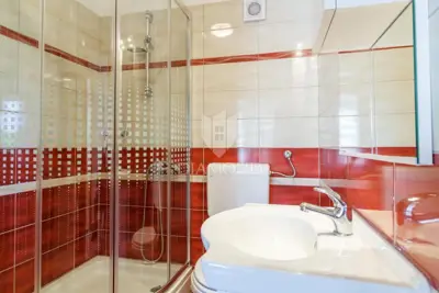 Apartmenthaus 450 m², Busoler Pula - Pool und Parkplatz - 14