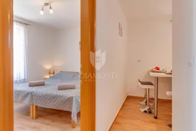 Apartmenthaus 450 m², Busoler Pula - Pool und Parkplatz - 12