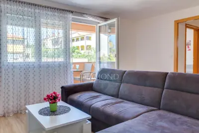Apartmenthaus 450 m², Busoler Pula - Pool und Parkplatz - 4