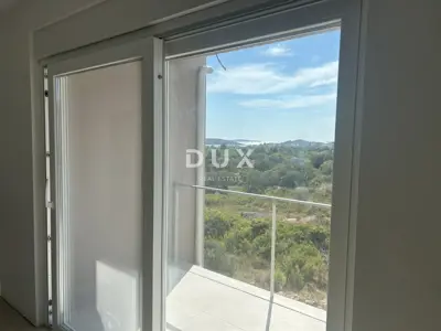 Šibenik, Vodice, zadnji kat, 93 m² privatne krovne terase, pogled na m - 5