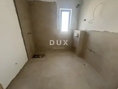 Šibenik, Vodice, zadnji kat, 93 m² privatne krovne terase, pogled na m - 10