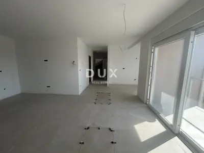 Šibenik, Vodice, zadnji kat, 93 m² privatne krovne terase, pogled na m - 4