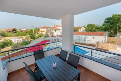 Apartment 49 m², Peroj - shared pool and garden area - 11