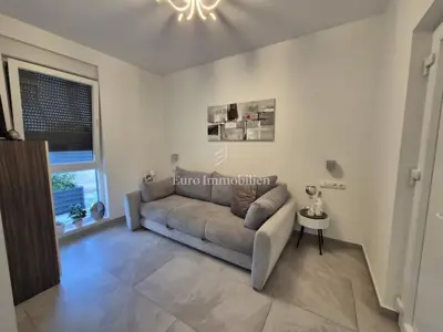 Vila u Pirovcu, bazen i mirna lokacija - 17