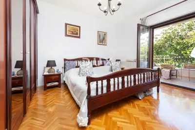 Kuća 375 m², Rovinj - pogled na more i 3 stambene jedinice - 11