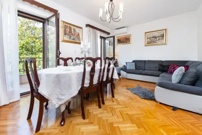 Kuća 375 m², Rovinj - pogled na more i 3 stambene jedinice - 9