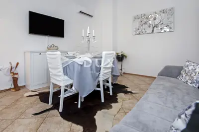 Kuća 375 m², Rovinj - pogled na more i 3 stambene jedinice - 21