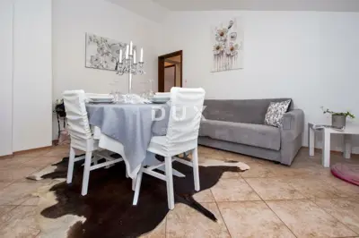 Kuća 375 m², Rovinj - pogled na more i 3 stambene jedinice - 20