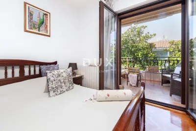Kuća 375 m², Rovinj - pogled na more i 3 stambene jedinice - 13