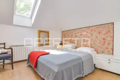 Stan, Pantovčak, četverosoban potkrovlje s balkonima i vrtom - 11
