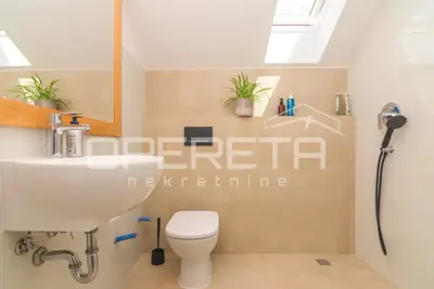 Stan, Pantovčak, četverosoban potkrovlje s balkonima i vrtom - 18