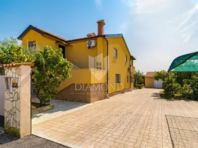 Haus zum Kauf in Poreč, 467 m² - 2