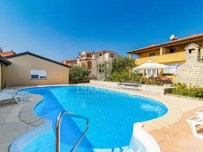 Haus zum Kauf in Poreč, 467 m²