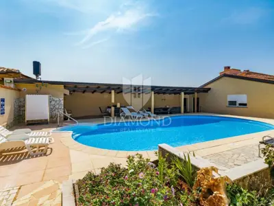 Haus zum Kauf in Poreč, 467 m² - 3