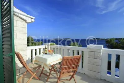 Kamena kuća, Vela Luka, 1. red uz more i bazen - 2
