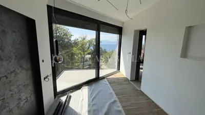 Vila 450 m², Njivice - prvi red do mora i bazen - 17