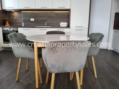 Stan, Omiš, 86 m², 2-soban, 395 000 € - 11