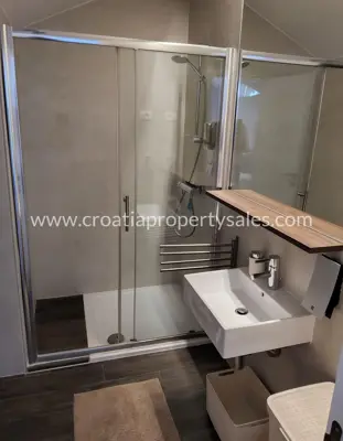 Stan, Omiš, 86 m², 2-soban, 395 000 € - 12
