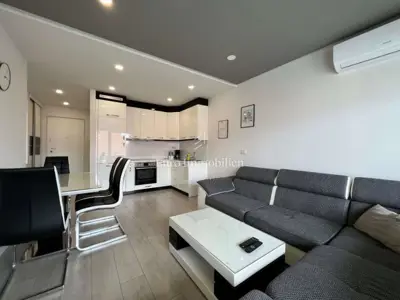 Stan 49 m², Makarska - 2 sobe, lođa i parkirno mjesto