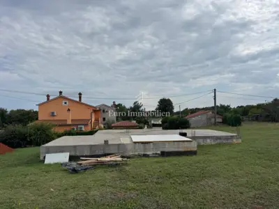 Building plot 827 m², Barban - construction started - 5