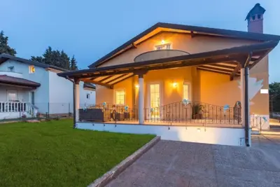Haus 155 m², Poreč - Pool und etablierte touristische Vermietung