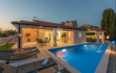 Haus 156 m², Umgebung von Poreč, beheizter Pool